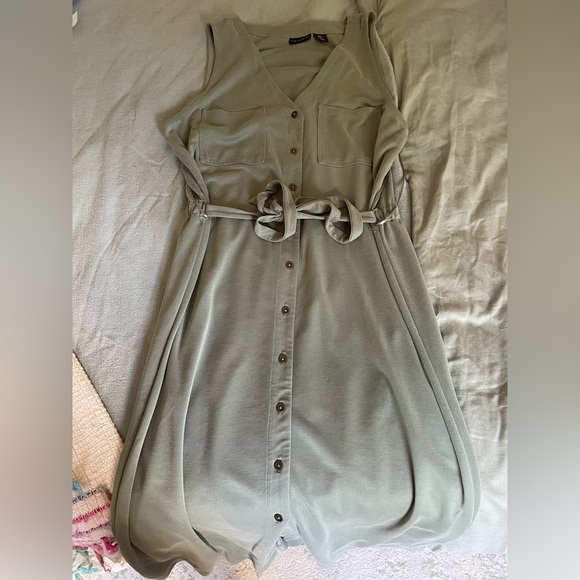 Green Button-Down Dress w/ Tie Waist - Picture 1 of 2